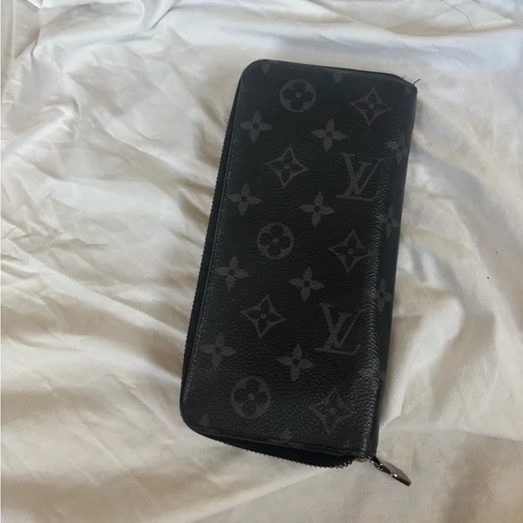 Louis Vuitton Black and Gray Monogram Zipper Wallet - Picture 5 of 9